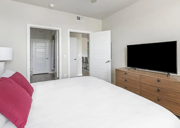 Landing Stunning 1Bd Gym Pool Apartment